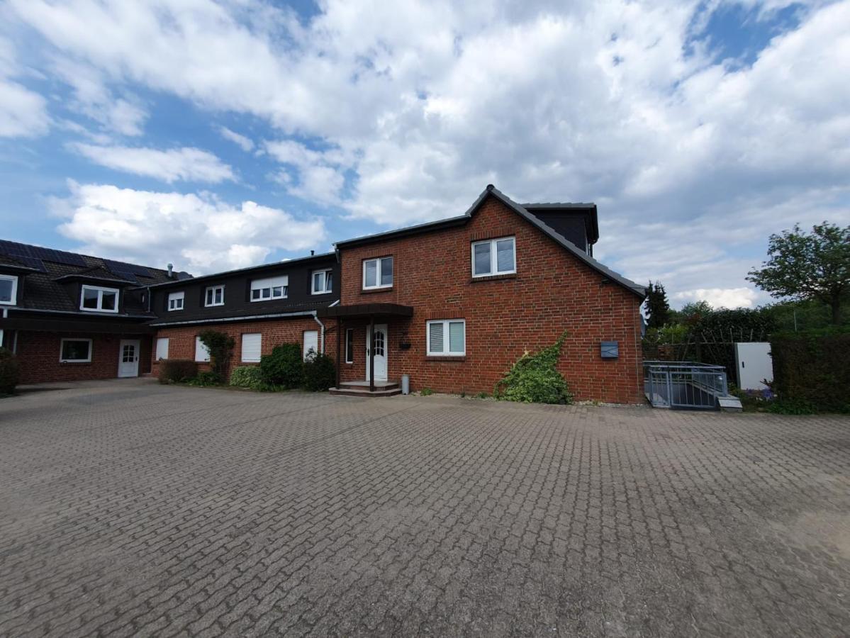 Neumuehler Hof- Ferienwohnung "Benjamin" Mit Grosser Privater Dachterasse Und Guter Anbindung In Die City Schwerin  Exterior foto